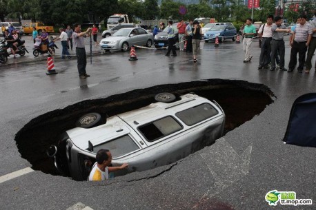 freak-accident-china-1-458x305